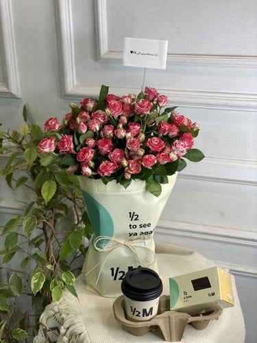 تنسيق ورد + قهوة + حلا هاف مليون ( امكانية تغيير ل...