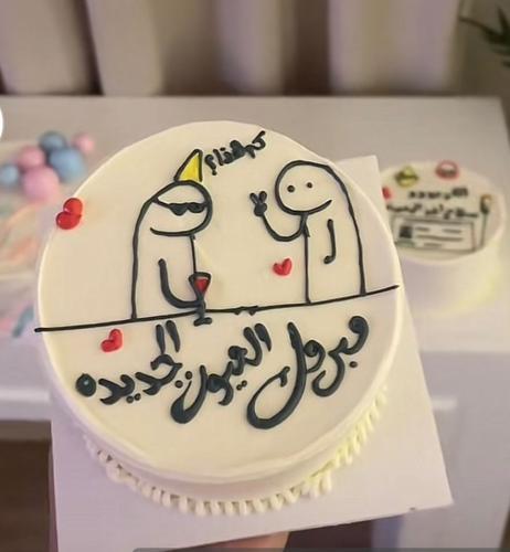طلب خاص كيكة وتنسيق عصيرات وفواكه