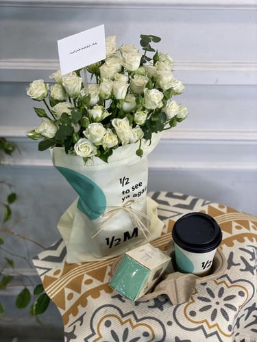 تنسيق ورد + قهوة + حلا هاف مليون ( امكانية تغيير ل...