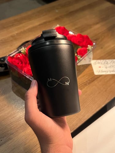 هدية حب رجالية عطر واسورة ومق