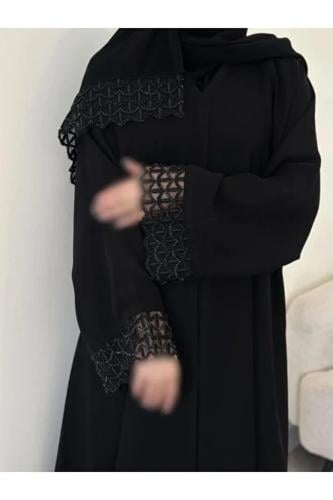Rosana عباية لورين , عباية بتصميم اكمام هندسي هادئ