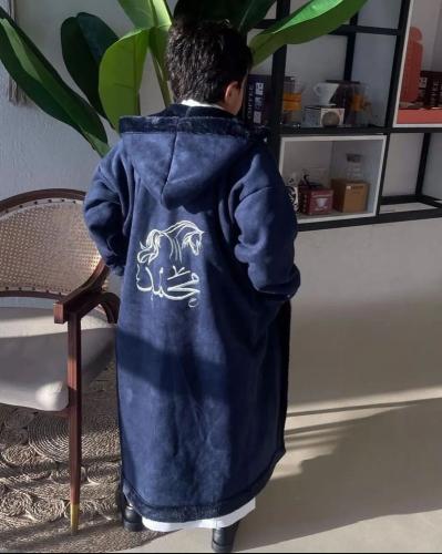 فروه اطفال ولادي بالاسم باللون الكحلي