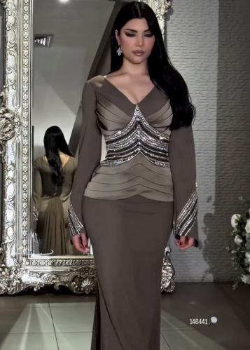 فستان سهرة أنيق بلون موكا فاخر مع تطريز شك يدوي