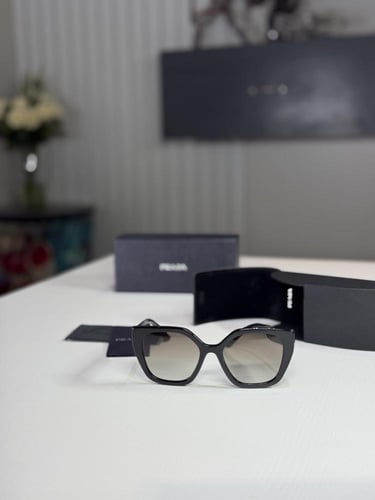 نظارة برادا كات اي بفريم اسود عدسة 52 mm prada cat...