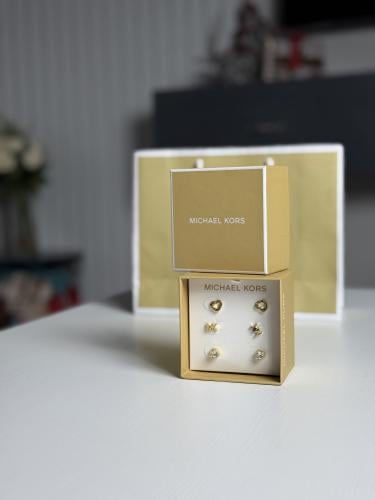 طقم حلق مايكل كورس ذهبي مرصع بالكريستال micheal kors gold 3 earring set
