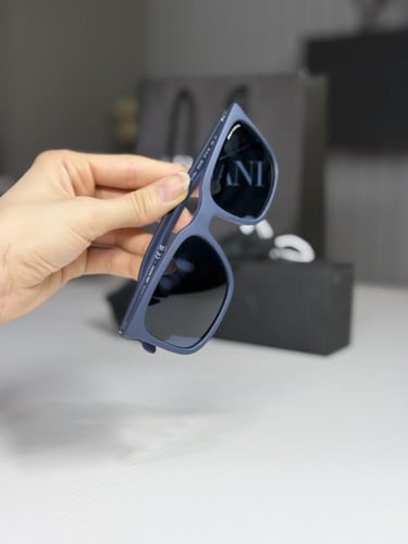 نظارة ارماني رجاليه بفريم بلاستيك خفيف مزبن بخطين...