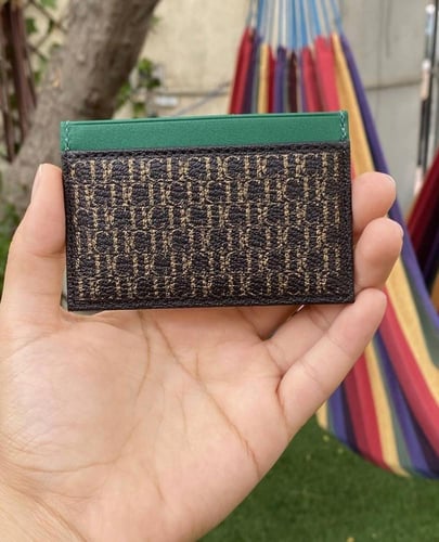 كارد هولدر كارولينا سجنشر توفيس-حواف خضراء/ سجنشر...