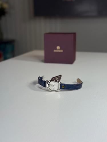 ساعة اجنر سساري باللون الكحلي وتفاصيل فخمه Aigner...