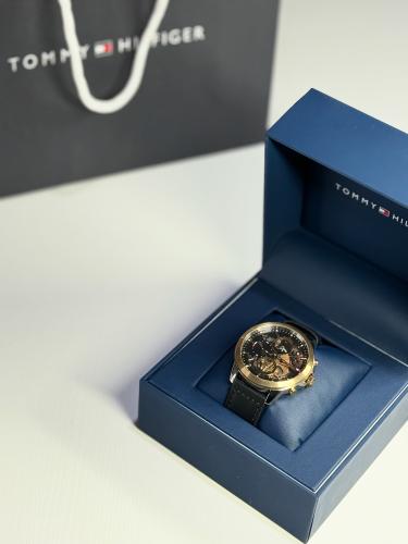 تومي هيلفيغر جست ديتيلز