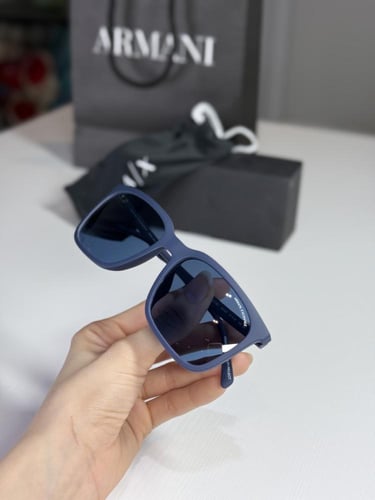 نظارة ارماني رجاليه بفريم بلاستيك خفيف مزبن بخطين...