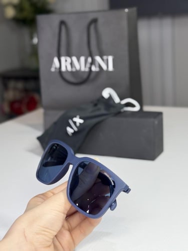 نظارة ارماني رجاليه بفريم بلاستيك خفيف مزبن بخطين...