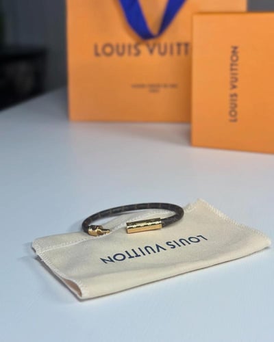 اسوار لويس فيتون M8274E Pulsera LV Confidential كل...