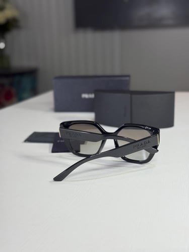 نظارة برادا كات اي بفريم اسود عدسة 52 mm prada cat...