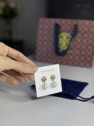 حلق ROPE LOGO DROP EARRING توري برتش روبي دروب بلو...