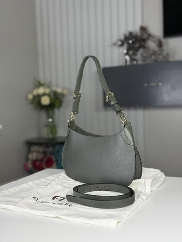 اجنر شنطة كتف هوبو ديليا Delia S Hobo bag grained...