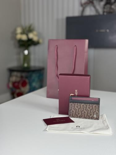 اجنر كارد هولدر ايكون كيس بني ICON COVER CARD CASE