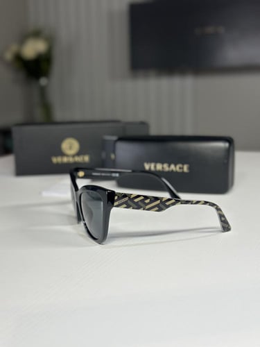 نظارة فيرزاتشي كلاسيك كات اي فريم خفيف وتصميم جانب...