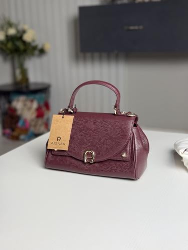 اجنر ديادورا توب هاندل برجندي diadora aigner top handel s bag