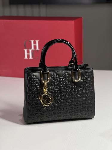 كارولينا هيريرا توب هاندل