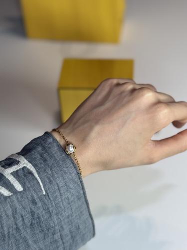 سوار اف فندي باللولو ذهبي Pulsera F is Fendi
