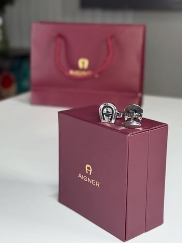 اجنر كبك فضي بلوقو اجنر وشكل حذوه بتفاصيل مموجه -...