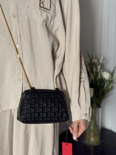 ماتريوشكا كروس بودي كارولينا سجنشر اسود MATRYOSHKA | CROSSBODY WALLET