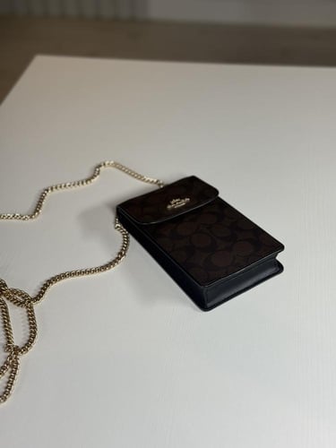 شنطة كوتش هاتف لميتد بلون بني سجنشر واسود NORTH/SO...