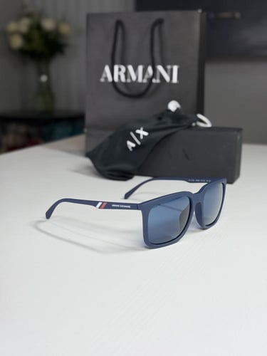 نظارة ارماني رجاليه بفريم بلاستيك خفيف مزبن بخطين...