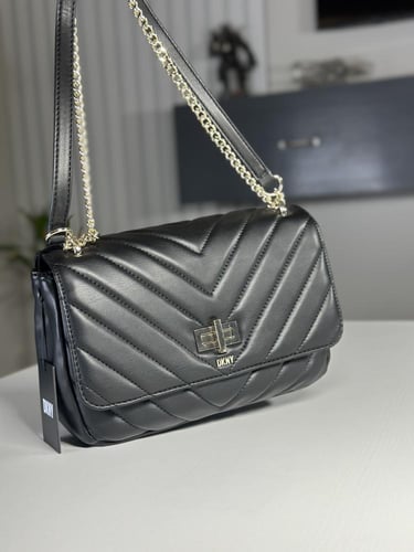 دكني فيرونيكا شولدر كويلتد- اسود/ ذهبي