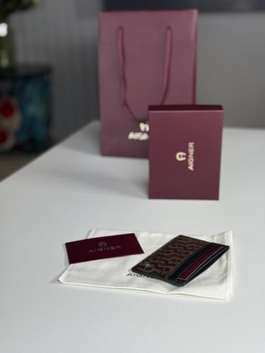 اجنر كارد هولدر ايكون كيس بني ICON COVER CARD CASE