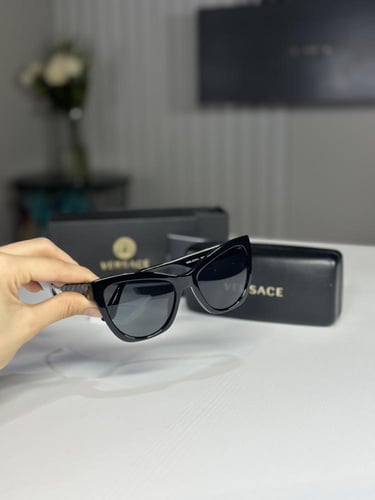 نظارة فيرزاتشي كلاسيك كات اي فريم خفيف وتصميم جانب...