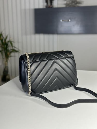 دكني فيرونيكا شولدر كويلتد- اسود/ ذهبي