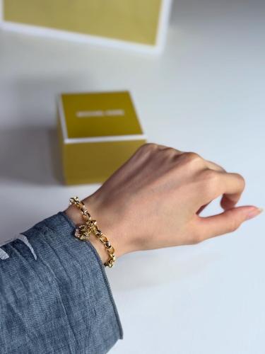 اسوار مايكل كورس شين ستايل مع قلب مرصع بالكريستال