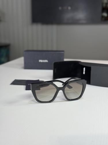 نظارة برادا كات اي بفريم اسود عدسة 52 mm prada cat...