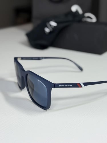 نظارة ارماني رجاليه بفريم بلاستيك خفيف مزبن بخطين...