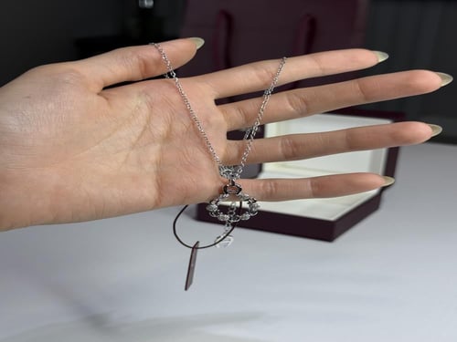 سلسلة اجنر باللون الفضي مرصعة باحجار سوارفسكي Aign...