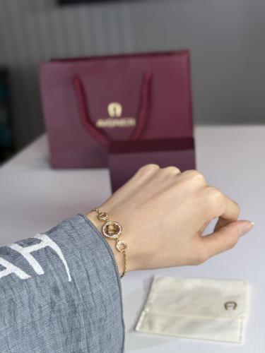 اسوار اجنر ذهبي بعلامه وحذوه BRACELET WITH A-LOGO...