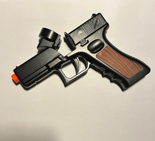 مسدس لعبة حديد نص أسود طرطعان