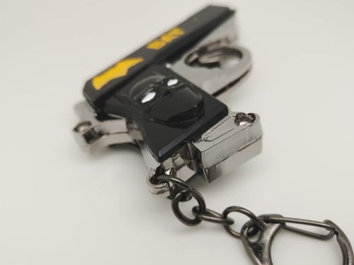 ميدالية مسدس خرز حديد BAT