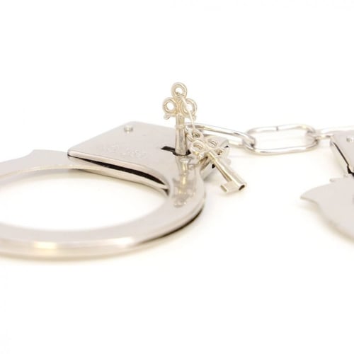 اصفاد معدنيه بمفتاح