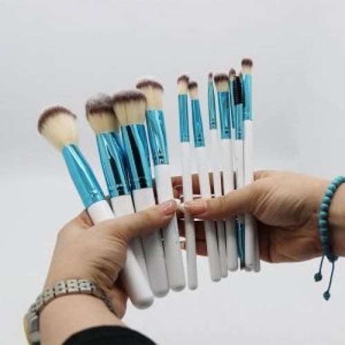 بي إتش كوزماتيكس - مجموعة فرشPool side chic قطعة 1...