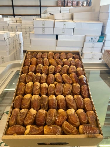 كرتون تمر صقعي ملكي (فله)