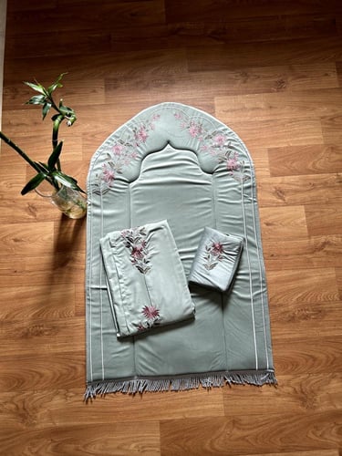 4 أطقم صلاة ملكية