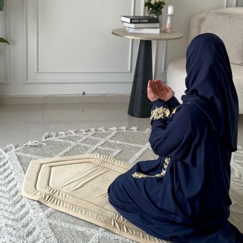 طقم الصلاة الذهبي اسفنج - سحاب