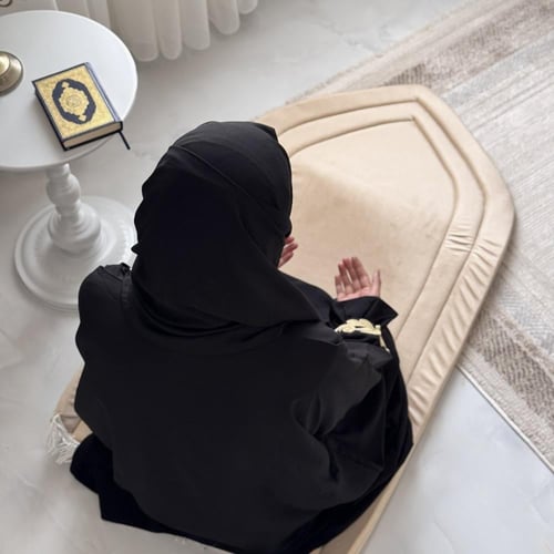 طقم الصلاة الذهبي اسفنج - سحاب