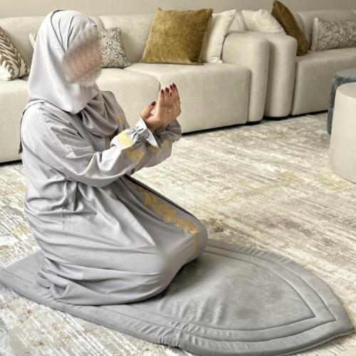 طقم صلاة اسفنج طبي تطريز الخزامى ( ألوان متعددة )