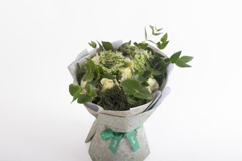 فاصلة باقة ورد حلوة سنيني