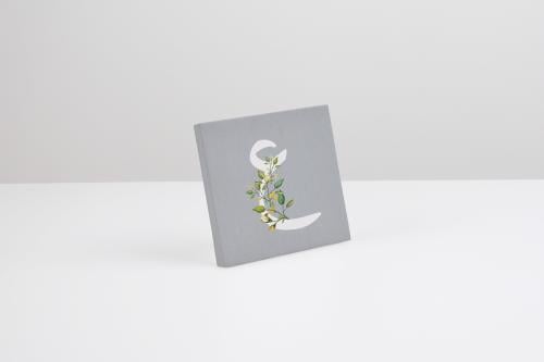 لوحة كانفس حرف ع