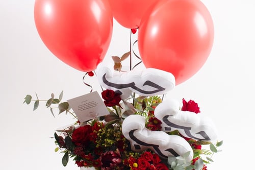 باقة ورد فاصلة كل حب الدنيا لك