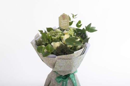 فاصلة باقة ورد حلوة سنيني